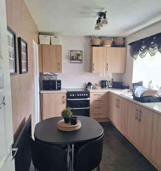Large Family Home 2 Beds Big Garden Summer House