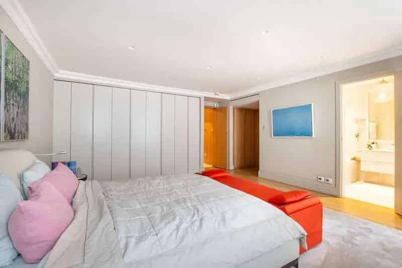 3 bed flat for sale