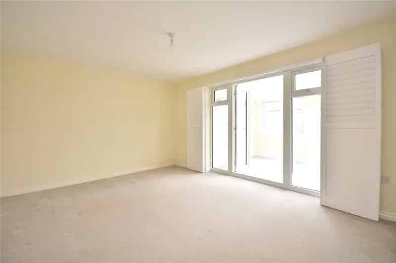 Extended Detached House with EVCP and Sunroom - Family Home