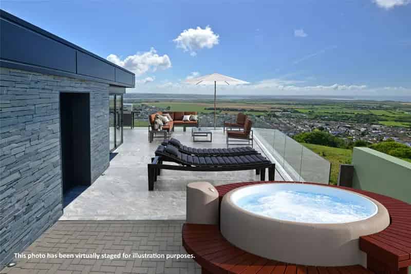 Detached Bungalow with Panoramic Sea Views