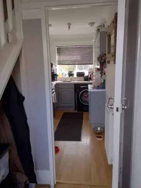 2 Bed House New Kitchen & Bathroom Off Street Parking Large Garden