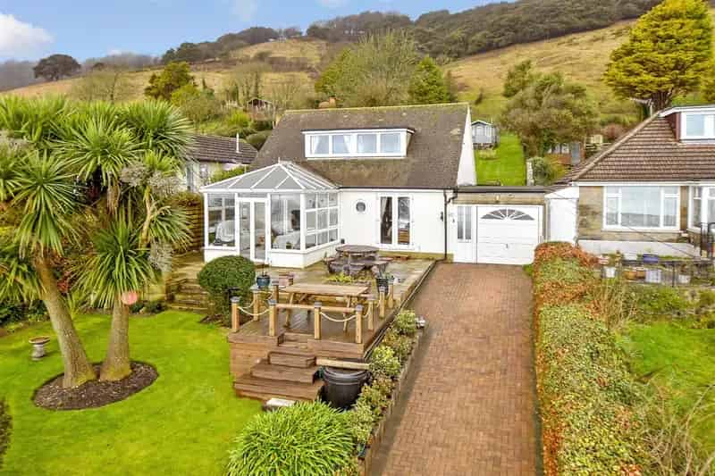 4 Bedroom Chalet Bungalow with Stunning Sea Views