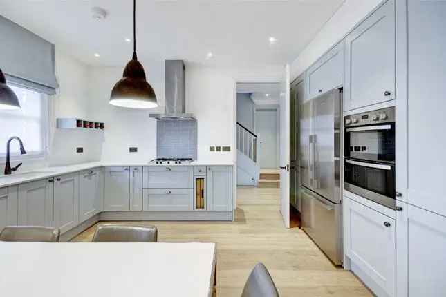 Four Bedroom House for Sale in St John's Wood