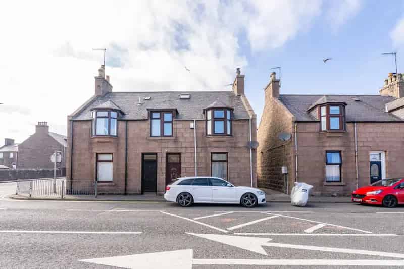 Spacious Semi Detached House with Converted Loft
