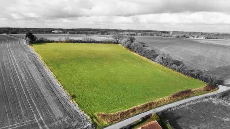 3 Bed Detached Bungalow with Equestrian Potential
