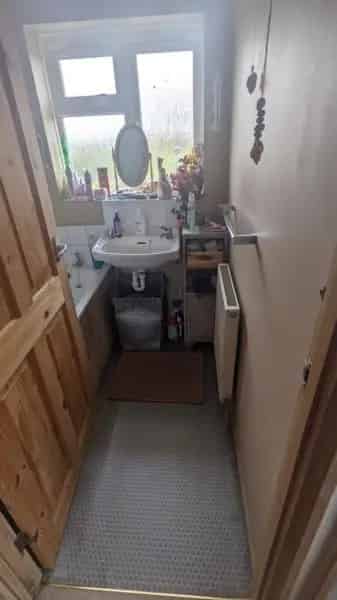 3 Bed Family Home Near Village - Large Garden & Parking