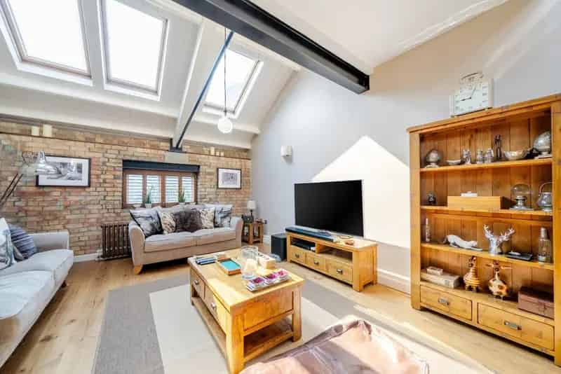 Two Bedroom Pumphouse Conversion Near Jubilee Station Canada Water