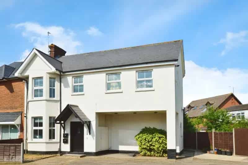 One Bedroom Apartment Near St Albans City Station