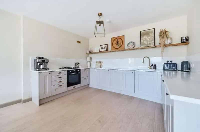 2 Bed House for Sale in Surrey Hills