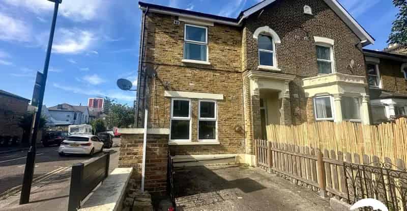 1 Bedroom Maisonette for Sale - Modern, Spacious, Excellent Transport Links
