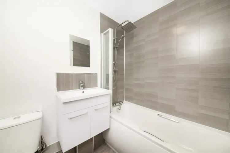 2 Bedroom Flat To Let - Ground Floor Apartment with Garage