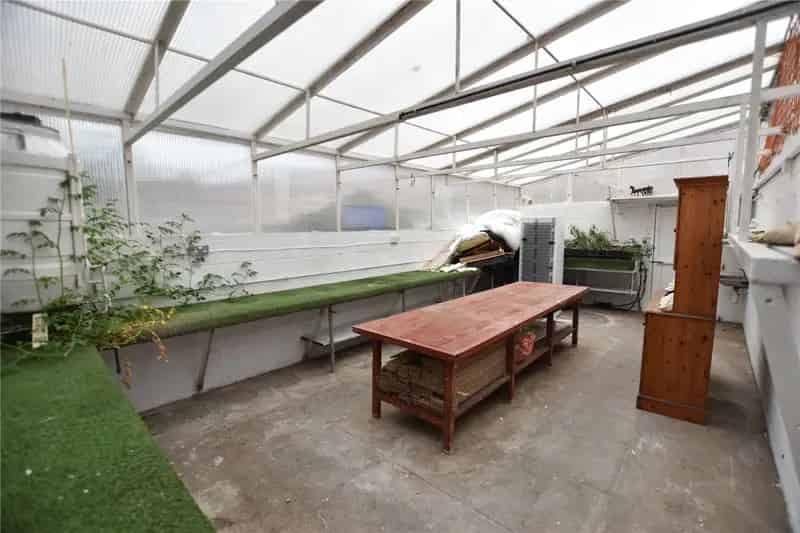 3 Bed Semi Detached House with Conservatory Workshop Castleford