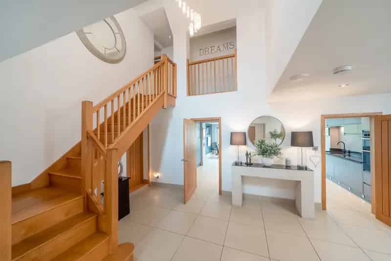 10-Bedroom Detached House with Annexes and Income Potential