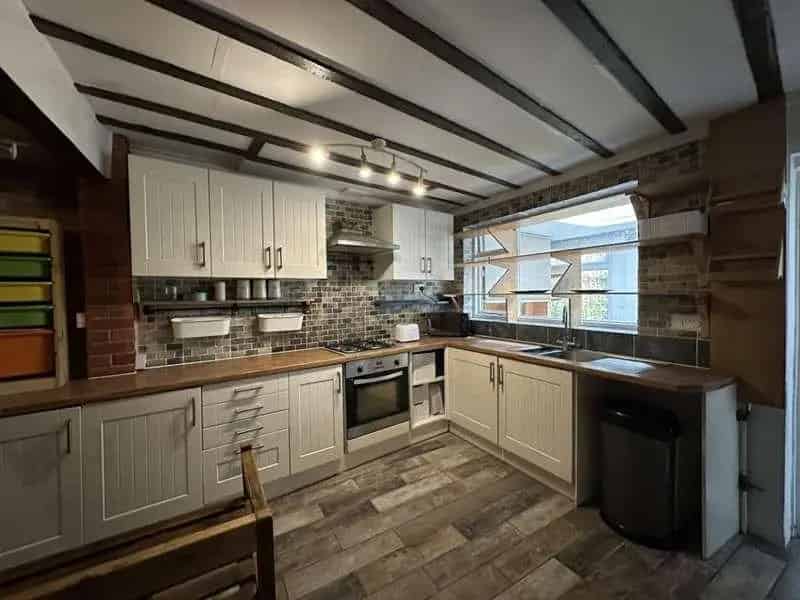 2 bed house for sale