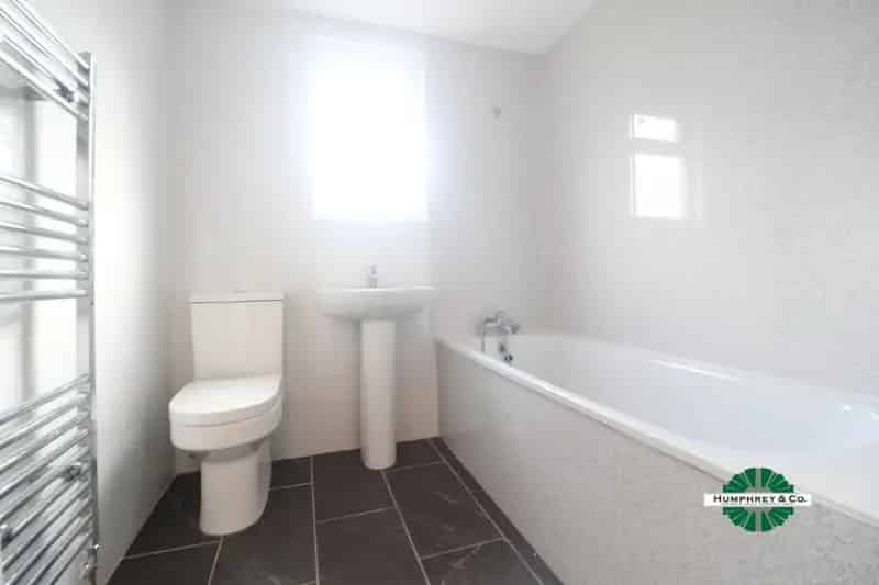 3 Bedroom Flat House to Rent
