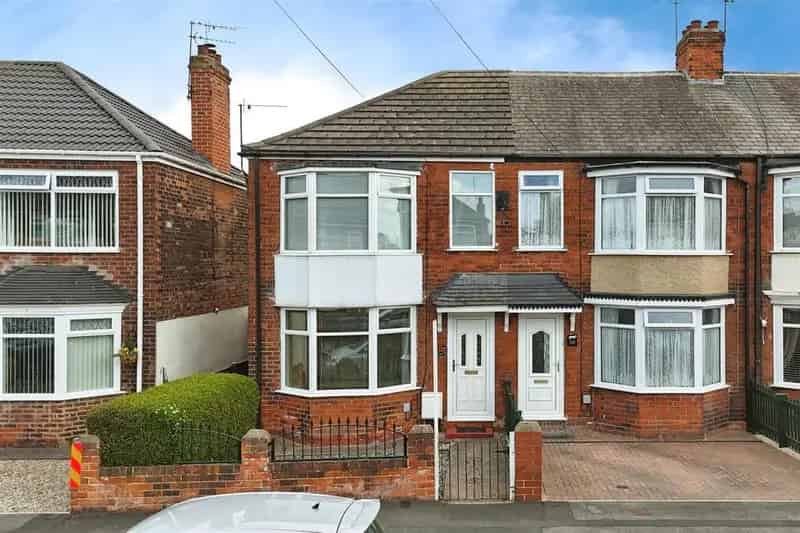 2 Bedroom End Terrace House For Sale