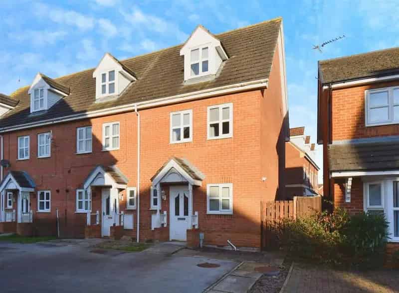 3 Bedroom Townhouse For Sale