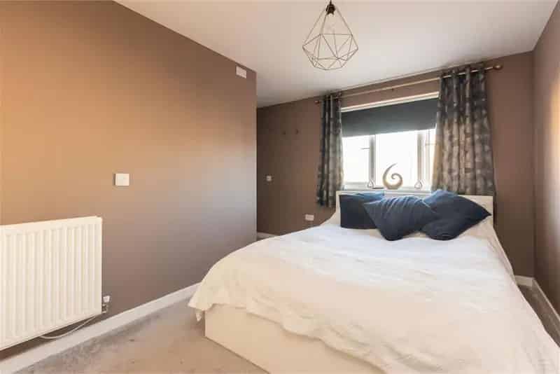 3 Bed Semi Detached House with 2 Reception Rooms and Hot Tub