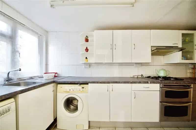 4 Bedroom Terraced House Tottenham - Needs Modernisation