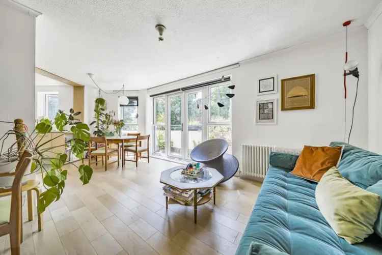 Flat For Sale in London, England