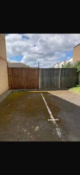3 Bedroom Semi Detached House Shirley CR0 Near Beckenham