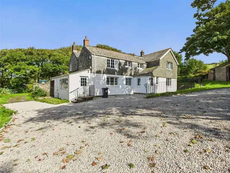 4 Bedroom Detached Farmhouse to Rent in Trevalga