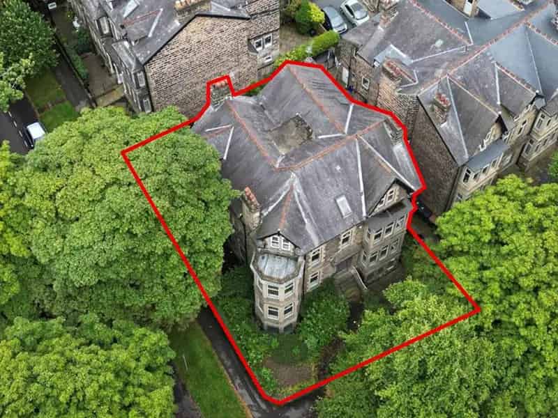 Victorian Townhouse 9 Flats Parking Refurbishment Opportunity