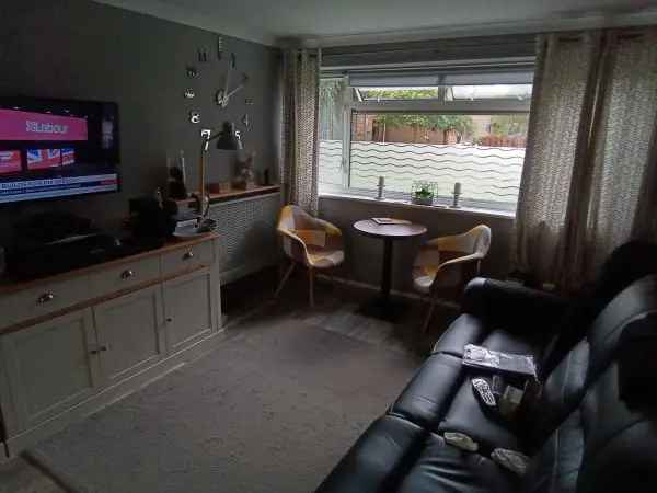 Flat For Rent in Woking, England