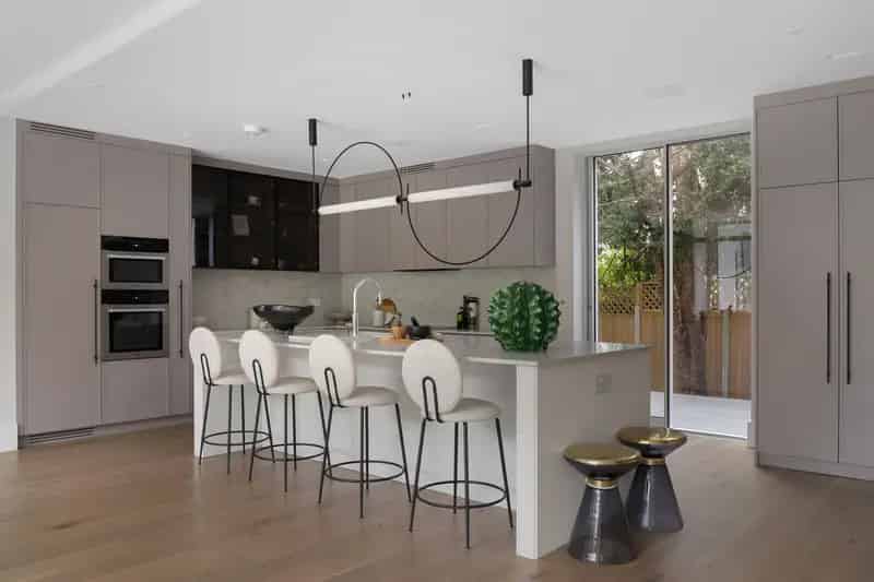 4 Bedroom Detached House Ealing London