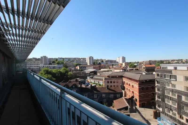 2 Bedroom Apartment with Balcony and Parking