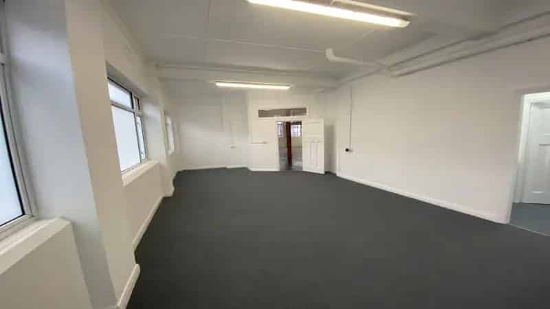 Brentford Industrial Unit 3649 sq ft  Warehouse Office Mezzanine