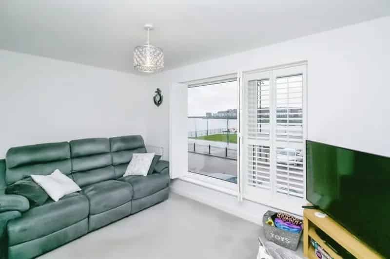 Waterfront 3 Bedroom House with Home Office and Parking