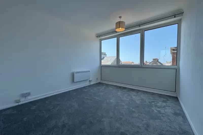2 Bed Split Level Maisonette Near Seaford Shops and Station