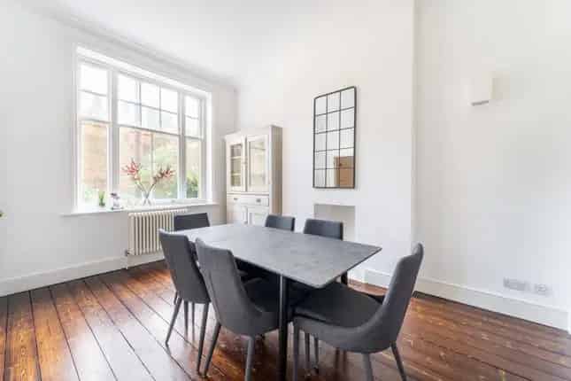3 Bedroom Duplex Flat for Sale in Kensington W8