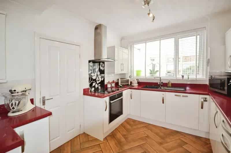 3 Bedroom House For Sale Family Home Modern Kitchen Garden Parking