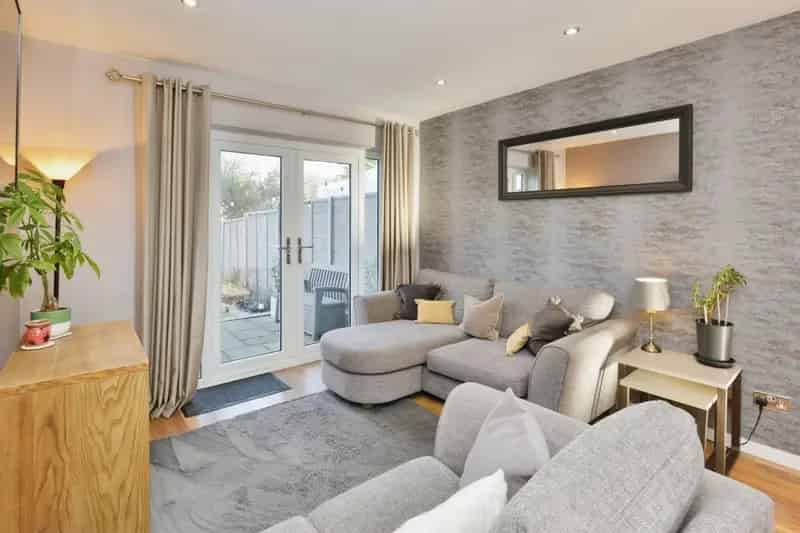 Contemporary Home Makeover: Kitchen Diner, Garden, Ample Parking
