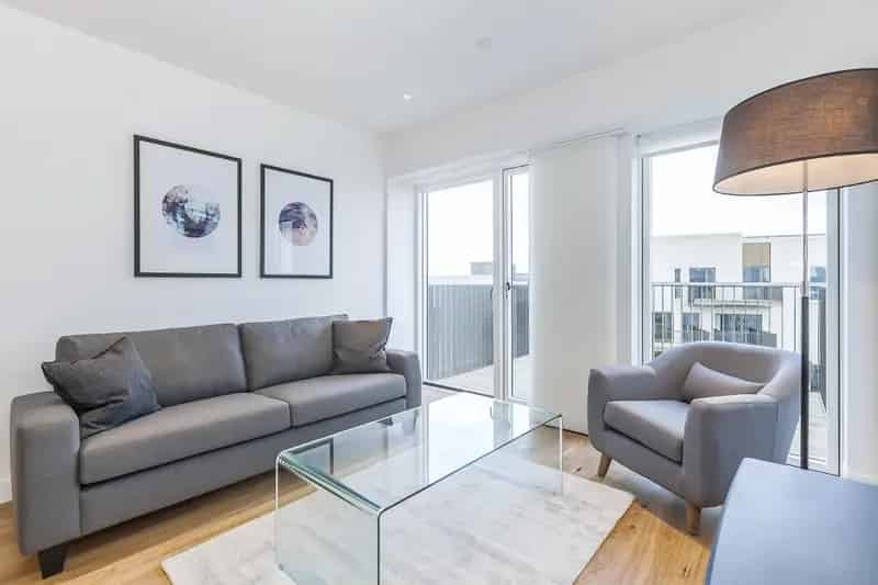 2 Bedroom Apartment Canning Town Balcony Parking DLR Jubilee Line
