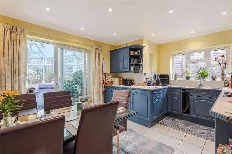 4 Bed House For Sale Spacious Family Home Off Road Parking Large Garden