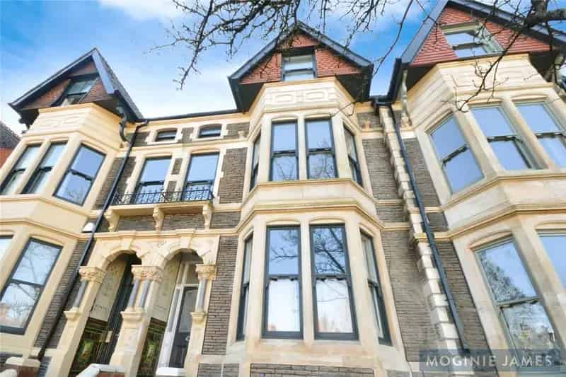 1 Bedroom Apartment for Sale - Stylish Ground Floor Apartment