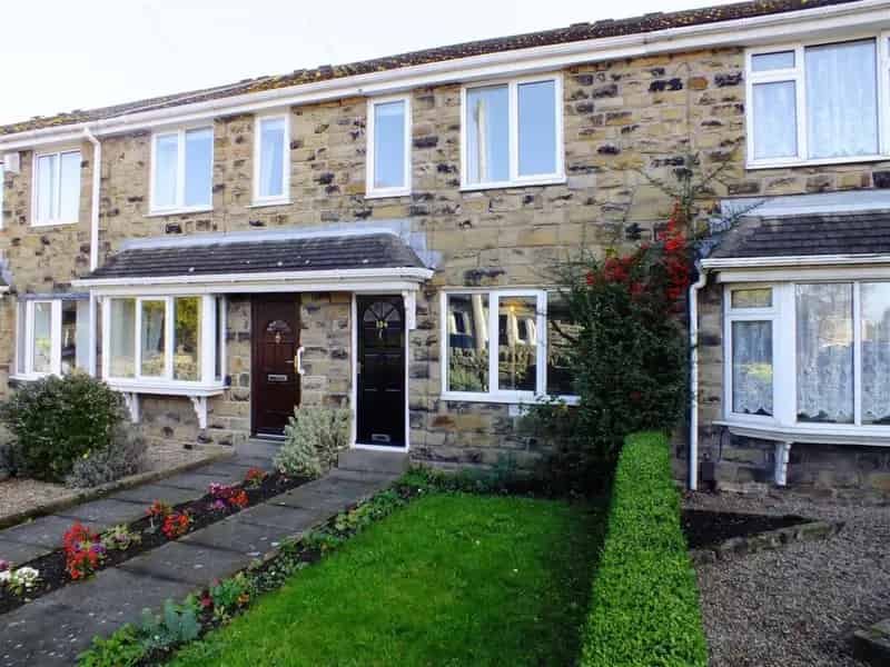 3 Bedroom Mid Terrace House To Let