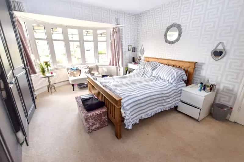 Semi Detached House Near Leeds City Centre