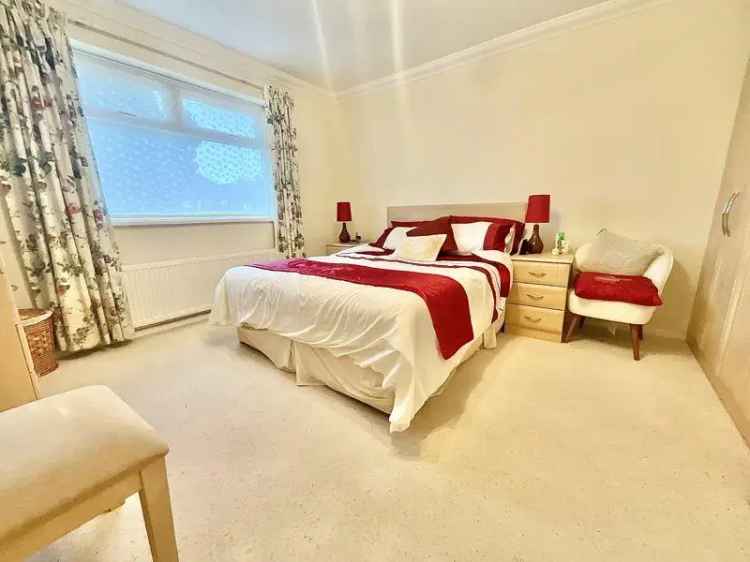 3 Bedroom Semi Detached Bungalow Near Christchurch Harbour