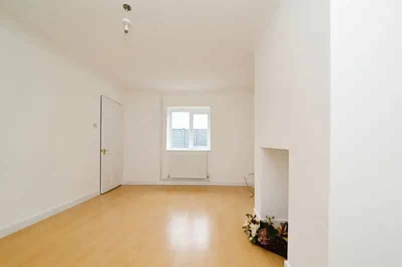 3 Bed House Zero Deposit Garden Courtyard Available