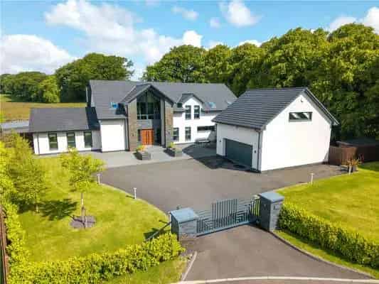 Magnificent 6500 sq ft Family Home with Hot Tub and Stunning Views