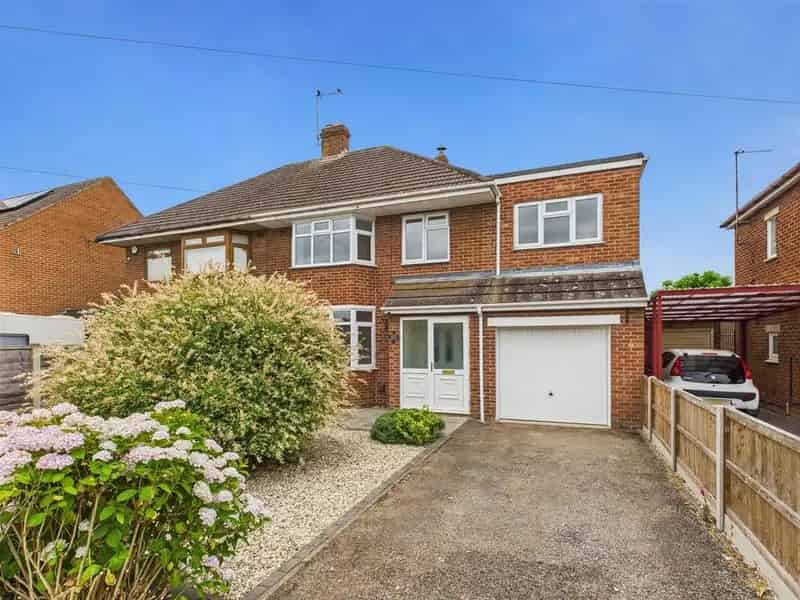 4 Bedroom Semi Detached House For Sale
