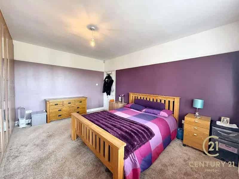 5 Bed Detached House for Sale Norwood Green UB2