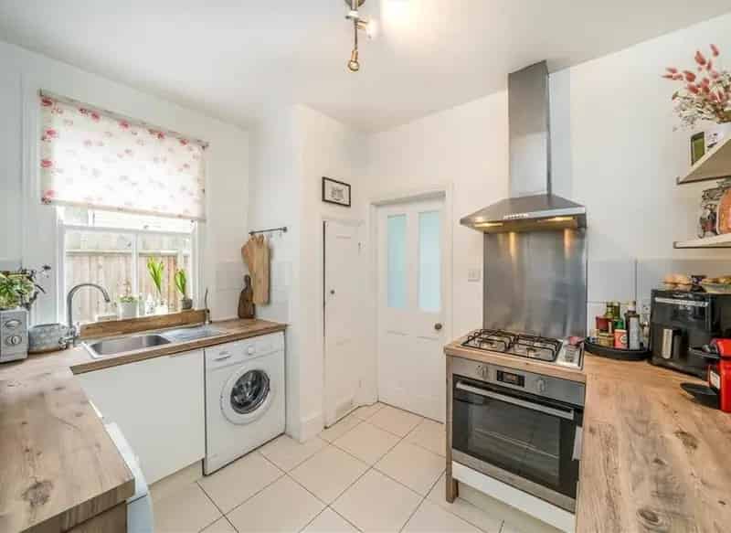 Ground Floor Maisonette with Private Garden - No Onward Chain