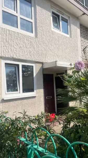 3 Bedroom Maisonette with Garden - Heating Included