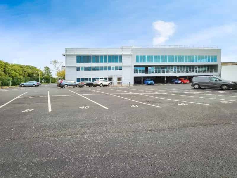 29911 Sq Ft Office Building for Lease