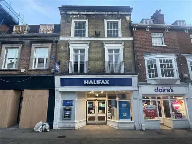 Winchester High Street Retail Unit - Prime Trading Position